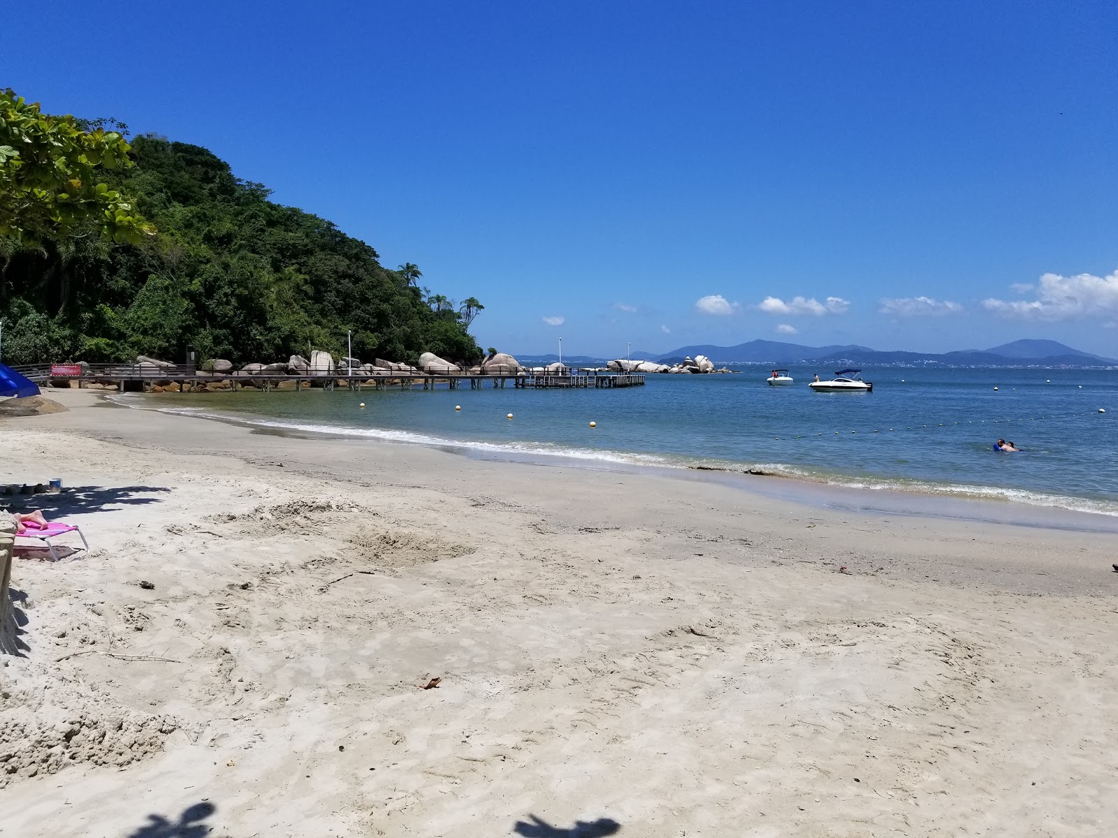 Foto von Praia da Figueira mit geräumige bucht