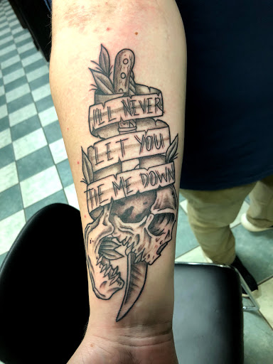 Tattoo Shop «Paper City Tattoo», reviews and photos, 1735 Northampton St, Holyoke, MA 01040, USA