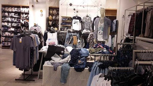 Clothing Store «H&M», reviews and photos, 2 S 69th St, Upper Darby, PA 19082, USA