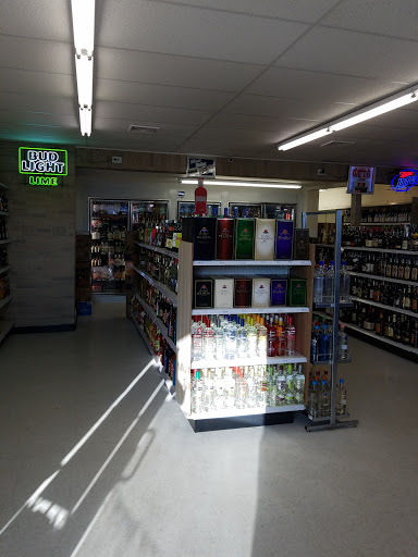 Liquor Store «Gate Six Liquor Store», reviews and photos, 15158 Fort Campbell Blvd, Oak Grove, KY 42262, USA