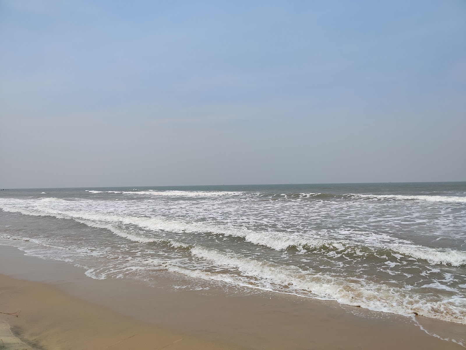 Φωτογραφία του Kanuparthi Beach με επίπεδο καθαριότητας εν μέρει καθαρό