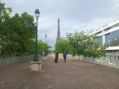 attractions Square de la Place des Martyrs Juifs du Velodrome d'Hiver Paris