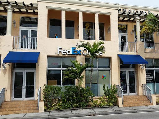 Print Shop «FedEx Office Print & Ship Center», reviews and photos, 2179 NE 163rd St, North Miami Beach, FL 33162, USA