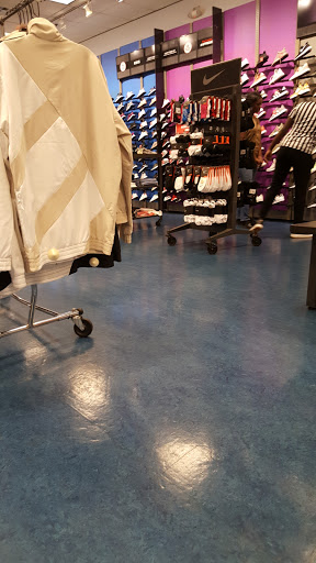 Shoe Store «Foot Locker», reviews and photos, 20505 S Dixie Hwy, Cutler Bay, FL 33189, USA