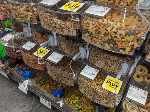 Pet Supply Store «Pet Supplies Plus», reviews and photos, 5418 N Blackstone Ave, Fresno, CA 93710, USA