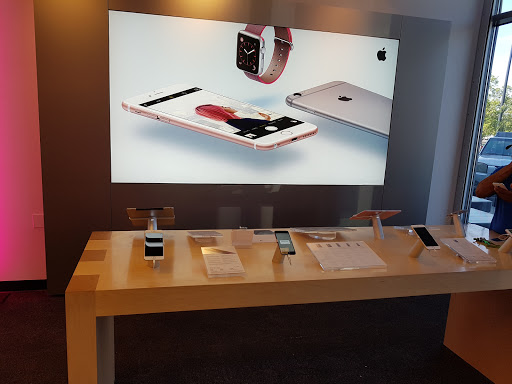 Cell Phone Store «T-Mobile», reviews and photos, 3435 SW Cedar Hills Blvd c, Beaverton, OR 97005, USA