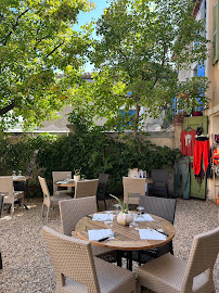 Atmosphère du Restaurant La Cantine du Perroquet Vert à La Palud-sur-Verdon - n°1