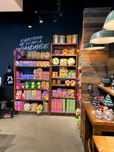 Cosmetics Store «LUSH Fresh Handmade Cosmetics», reviews and photos, 51 Oakbrook Center, Oak Brook, IL 60523, USA