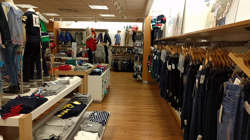 Clothing Store «Gap», reviews and photos, 1706 Sherman Ave, Evanston, IL 60201, USA