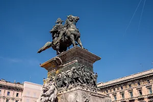 Statua di Vittorio Emanuele II image