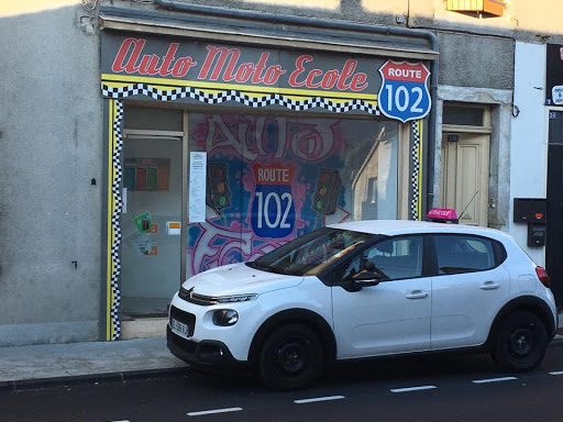 Auto-École Route 102 à Lalevade-d'Ardèche, Ardèche