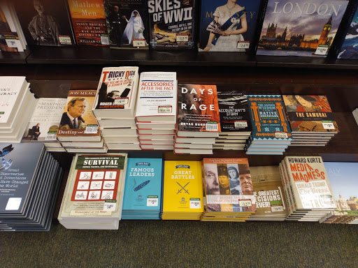 Book Store «Barnes & Noble Booksellers Clackamas Town Ctr Mall», reviews and photos, 12000 SE 82nd Ave, Portland, OR 97086, USA