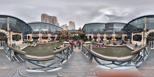 Shops at Rivercenter
