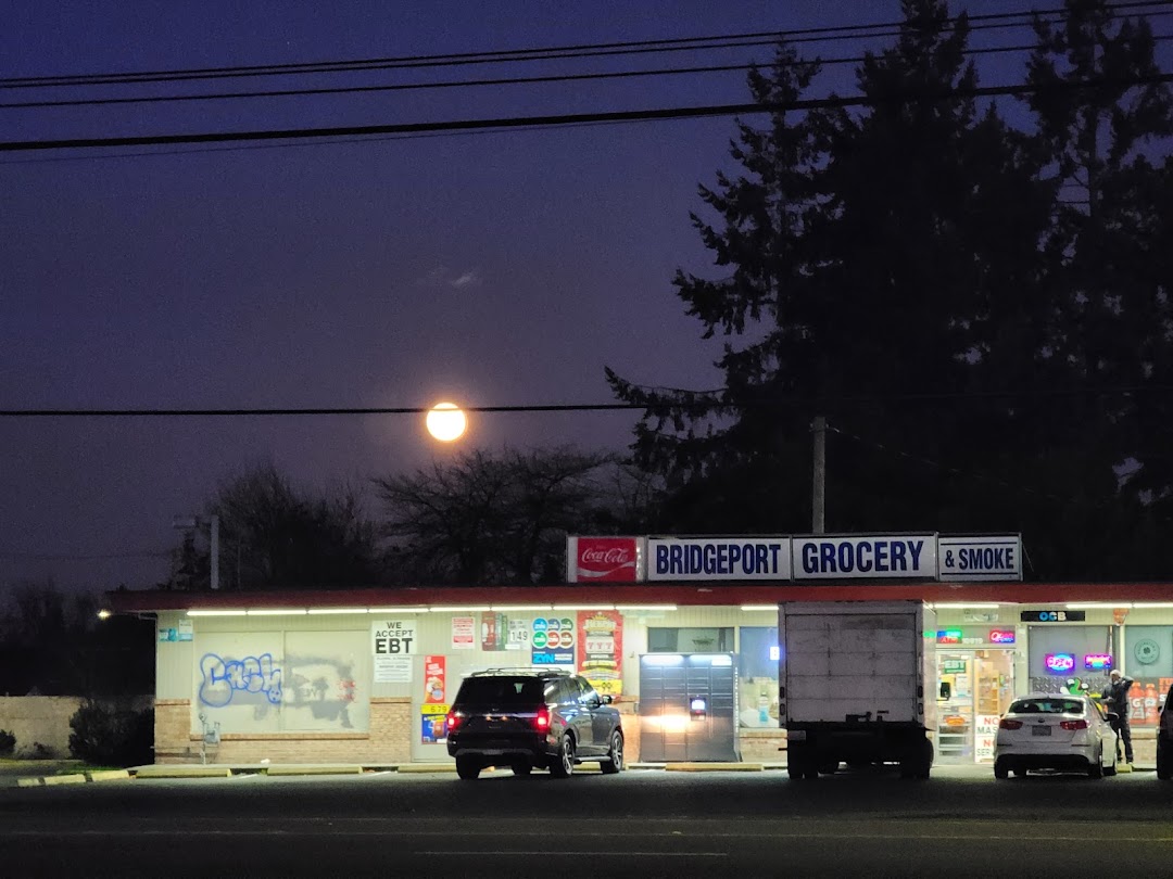 Bridgeport grocery and smoke