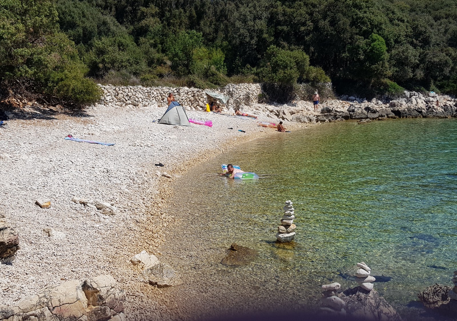 Foto von Portogruaresi beach mit sehr sauber Sauberkeitsgrad