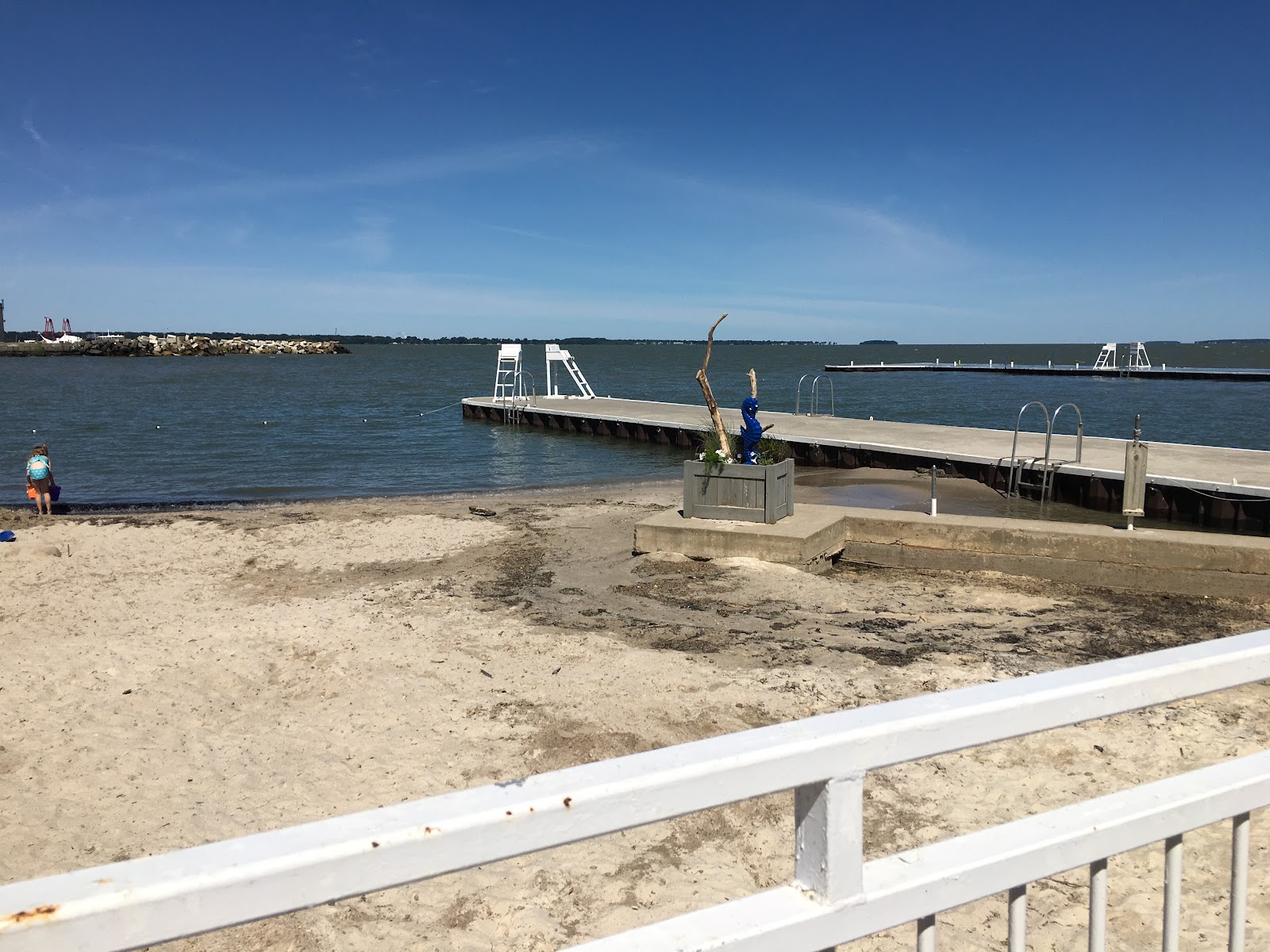 Lakeside Beach'in fotoğrafı imkanlar alanı