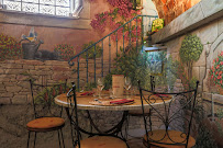 Atmosphère du Restaurant de spécialités provençales Restaurant La Fleur de Thym à Bormes-les-Mimosas - n°3