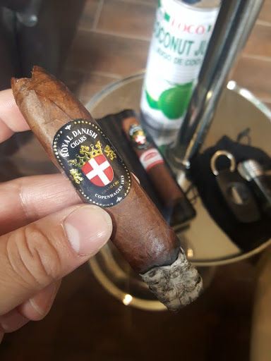 Tobacco Shop «Fernandez Cigar Lounge», reviews and photos, 251 E 123rd St, New York, NY 10035, USA