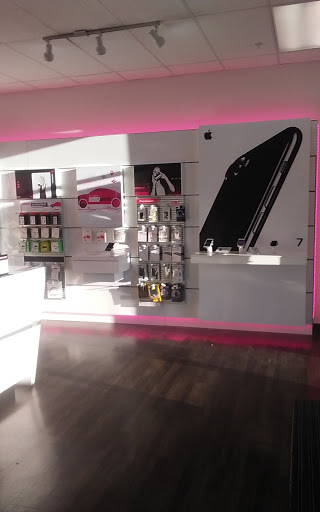T-Mobile, 658 Bloomington Ave, Rialto, CA 92376, USA, 