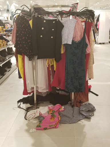 Clothing Store «F21 RED», reviews and photos, 121 Pavilion Pkwy A, Fayetteville, GA 30214, USA