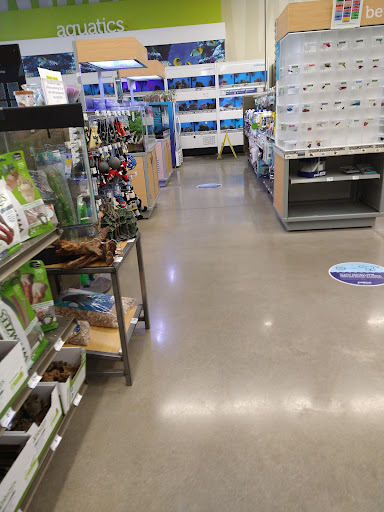 Pet Supply Store «Petco Animal Supplies», reviews and photos, 366 Kroger Way, Versailles, KY 40383, USA