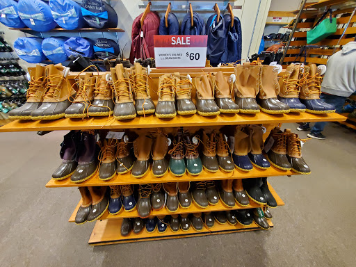 Clothing Store «L.L. Bean Outlet», reviews and photos, 2421 Cranberry Hwy, Wareham, MA 02571, USA