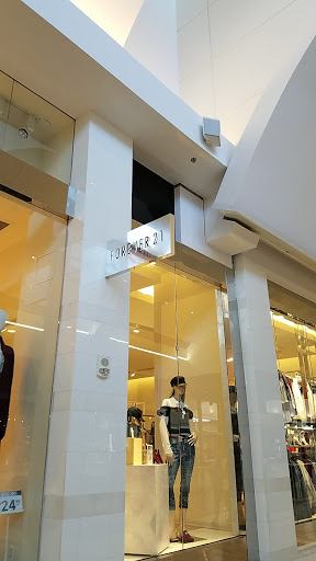 Clothing Store «Forever 21», reviews and photos, 1 Garden State Plaza Blvd, Paramus, NJ 07652, USA