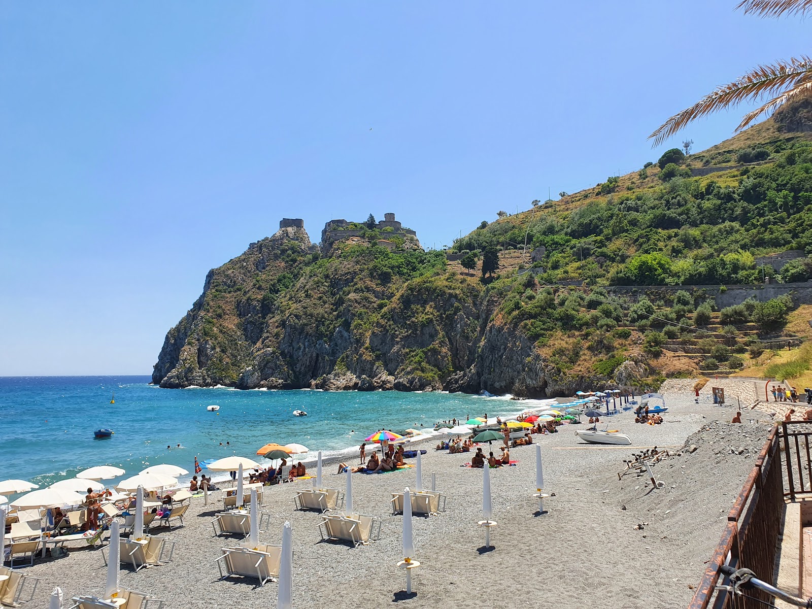 Sant'Alessio Siculo Beach'in fotoğrafı - Çocuklu aile gezginleri için önerilir