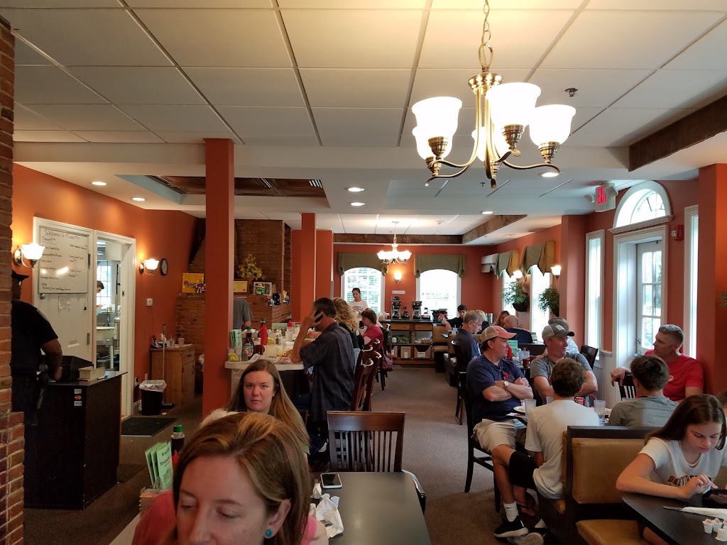 M & Ms Restaurant 06078