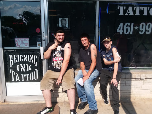 Tattoo Shop «Reigning Ink Tattoo», reviews and photos, 307 S Anderson St, Tullahoma, TN 37388, USA