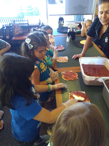 Pizza Restaurant «Round Table Pizza», reviews and photos, 14870 CA-4, Discovery Bay, CA 94505, USA