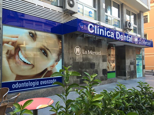 Información y opiniones sobre Clínica dental La Merced de Huelva
