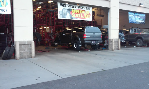 Tire Shop «Discount Tire Store - Hillsboro, OR», reviews and photos, 1800 SE Minter Bridge Rd, Hillsboro, OR 97123, USA