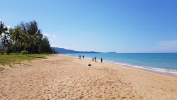 Khuekkhak Beach'in fotoğrafı çok temiz temizlik seviyesi ile