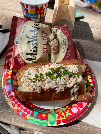 Lobster roll, cookies and chips
