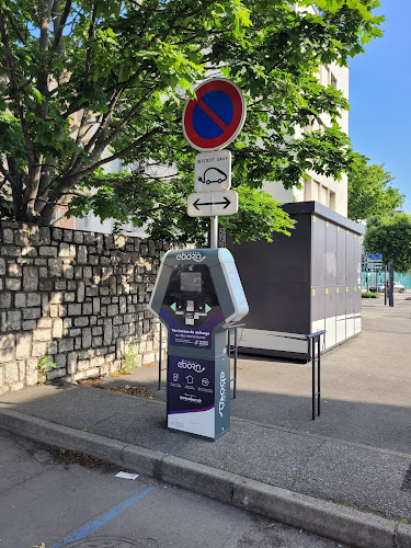 Borne de recharge de véhicules électriques Réseau eborn Station de recharge Valence