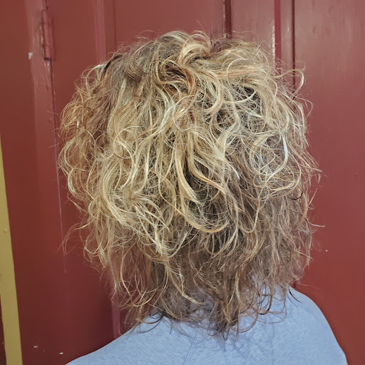 Beauty Salon «Shades Hair and Spa», reviews and photos, 201 E Broadway, Red Lion, PA 17356, USA