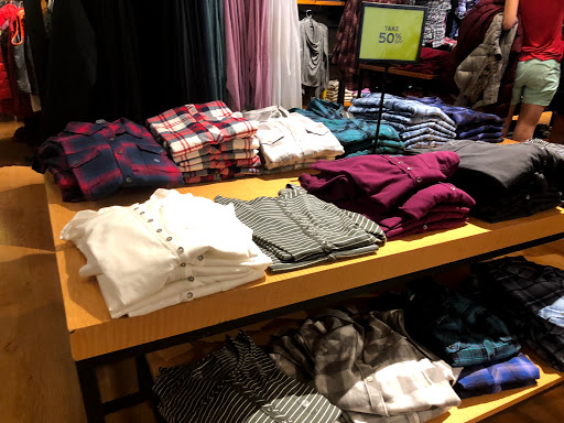 Clothing Store «Eddie Bauer Outlet», reviews and photos, 18501 Outlet Blvd #300, Chesterfield, MO 63005, USA