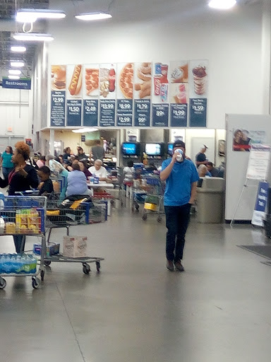 Shopping Mall «Villaggio Shopping Center», reviews and photos, 7959 N Blackstone Ave, Fresno, CA 93720, USA