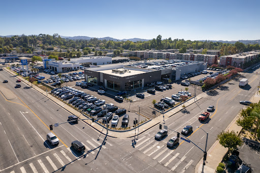 Land Rover Woodland Hills image