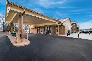 Quality Inn & Suites Corinth West image