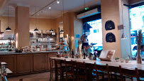 Atmosphère du Restaurant servant le petit-déjeuner Le Pain Quotidien à Paris - n°13