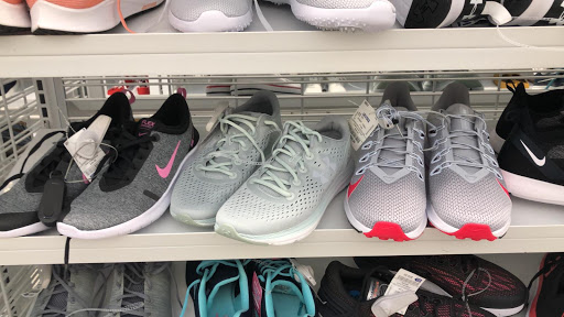 Clothing Store «Ross Dress for Less», reviews and photos, 1660 S Randall Rd, Geneva, IL 60134, USA