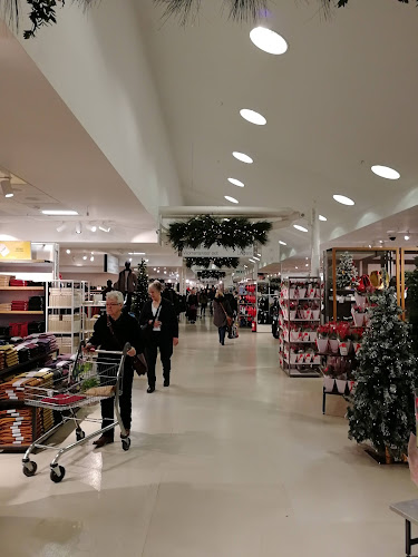 Reviews of Hedge End Park - M&S & Sainsburys in Southampton - Shopping mall