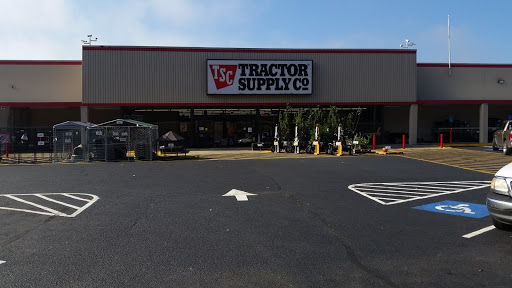 Tractor Supply Co., 59 Dixon Springs Hwy, Carthage, TN 37030, USA, 