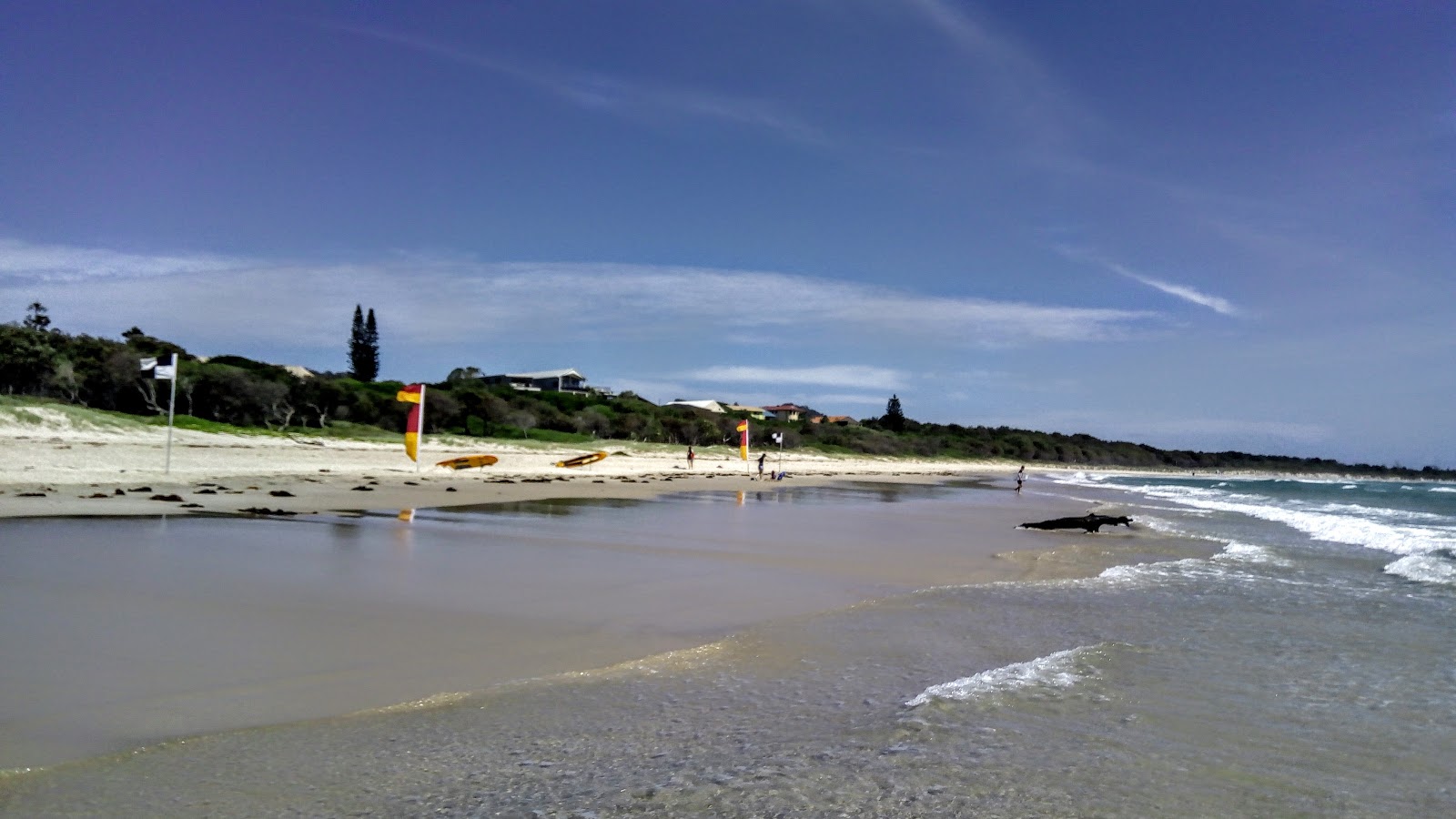 Φωτογραφία του Maggies Beach με μπεζ άμμος επιφάνεια