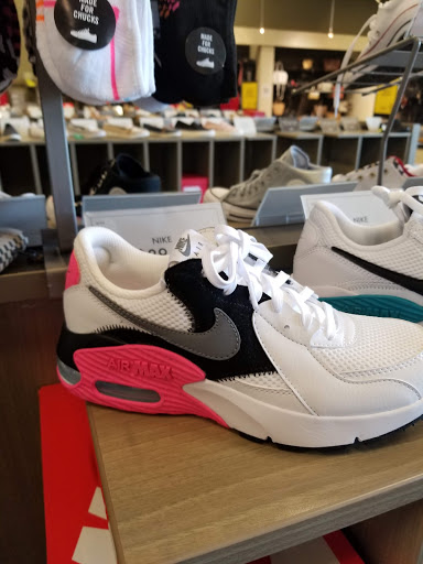 Shoe Store «DSW Designer Shoe Warehouse», reviews and photos, 6722 Charlotte Pike, Nashville, TN 37209, USA