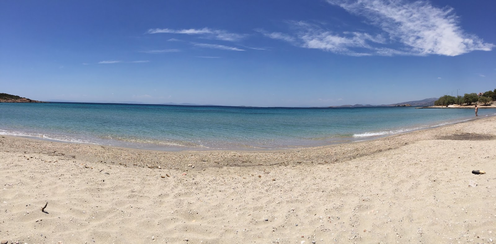 Paralia Saronida'in fotoğrafı parlak kum yüzey ile