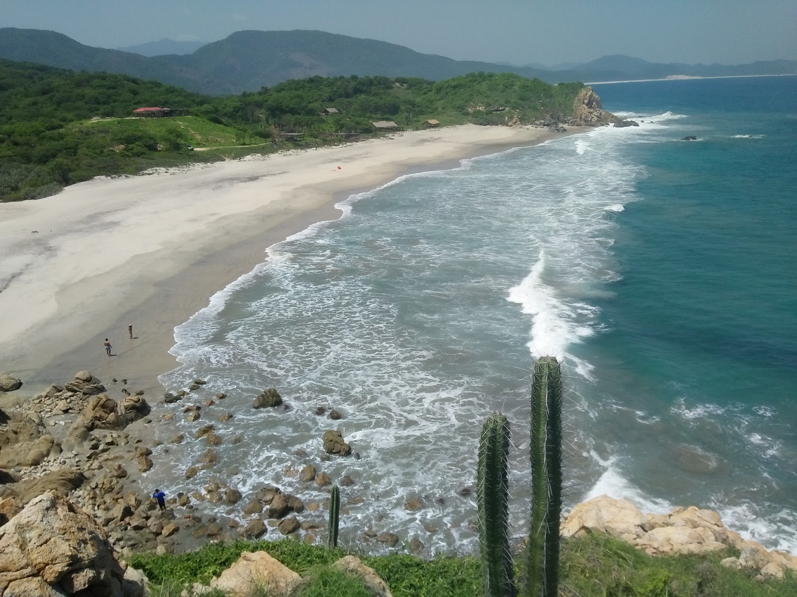 Foto av La Colorada beach med turkos rent vatten yta