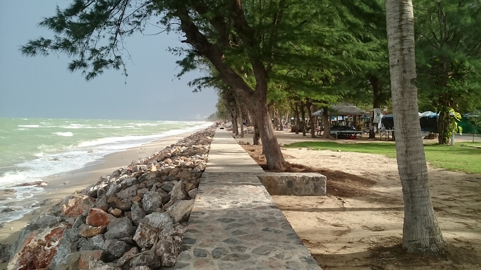 Photo of Cha-Am Beach and the settlement